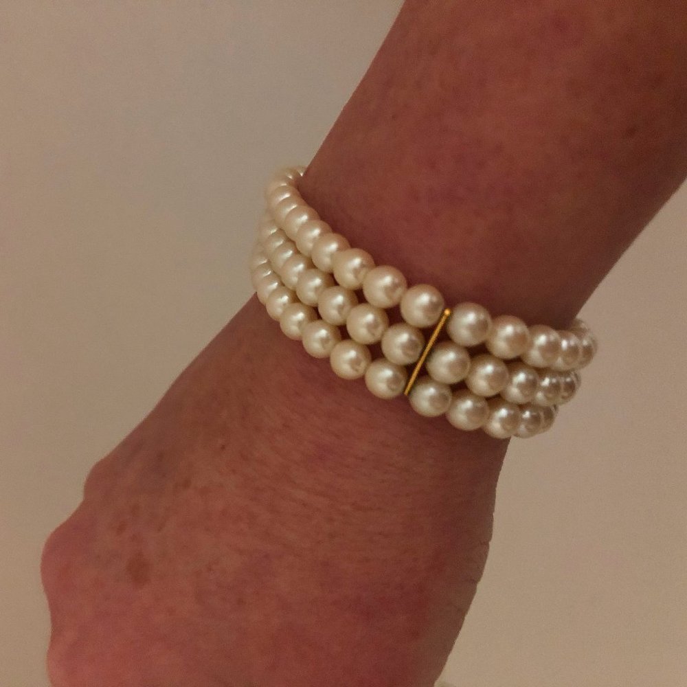 Triple strand faux pearl bracelet